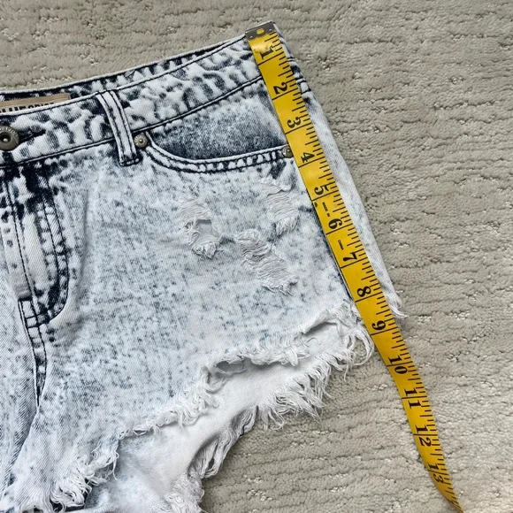Blue Spice Acid Wash Distressed Denim Jean Shorts Frayed Festival Outfit Size 9 - Picture 12 of 13